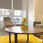 Central Serviced Apartments - 1 Bedroom - Modern - Close To Transport Links - Quiet Neighbourhood - Wifi - Fully Equipped - Smart Tvs In All Rooms - Monthly Stays Welcome - Free Street Parking - Ideal Relocation To Dundee Accommodation