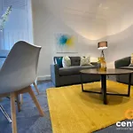 Central Serviced Apartments - 1 Bedroom - Modern - Close To Transport Links - Quiet Neighbourhood - Wifi - Fully Equipped - Smart Tvs In All Rooms - Monthly Stays Welcome - Free Street Parking - Ideal Relocation To Dundee Accommodation