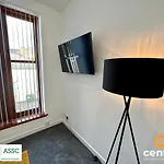 Central Serviced Apartments - 1 Bedroom - Cosy - Central Location - Walk Away From Waterfront - Walk Away To Bus & Train Station - Long Stays Welcome