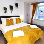 Dundee Football Stadium Apartment - 2 Bedrooms - Large Tv\'S In All Rooms - Smart Light - Wifi - Street Parking -