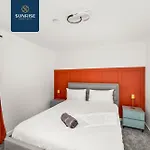Baffin Townhouse - 3 Bedrooms With 4 Beds, Newly Refurbished, Fully Equipped, Free Parking, Amazing Views - Long Stays Available, Invoice And Reduced Price Only Via Sunrise Short Lets Dundee