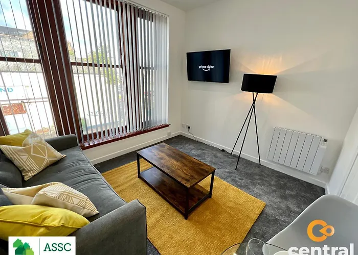 Central Serviced Apartments - 1 Bedroom - Cosy - Central Location - Walk Away From Waterfront - Walk Away To Bus & Train Station - Long Stays Welcome