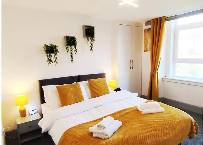 Dundee Football Stadium Apartment - 2 Bedrooms - Large Tv\'S In All Rooms - Smart Light - Wifi - Street Parking -