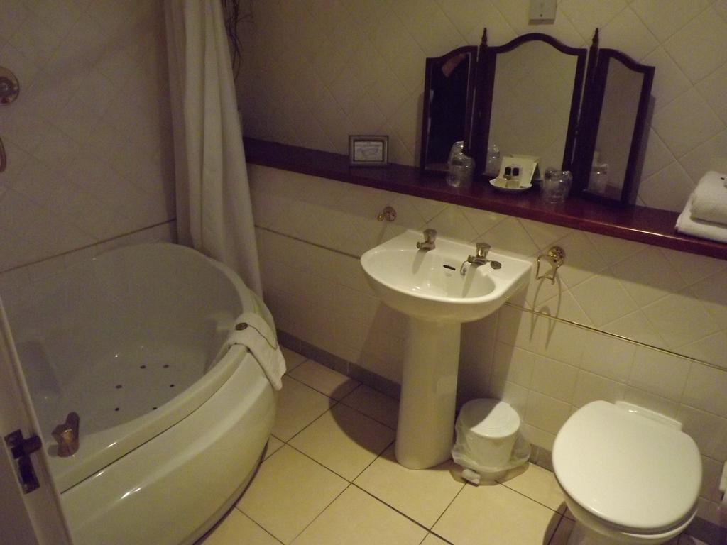 Hotel The Broughty Ferry 4*