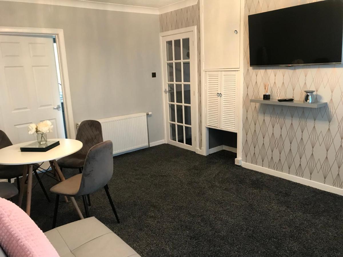 Apartment Comforts Near Centre