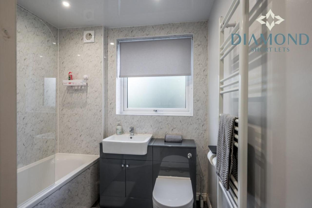 Brand New Luxury 3 Bedroom 2 Bathrooms With Patio With Secure Parking Dundee