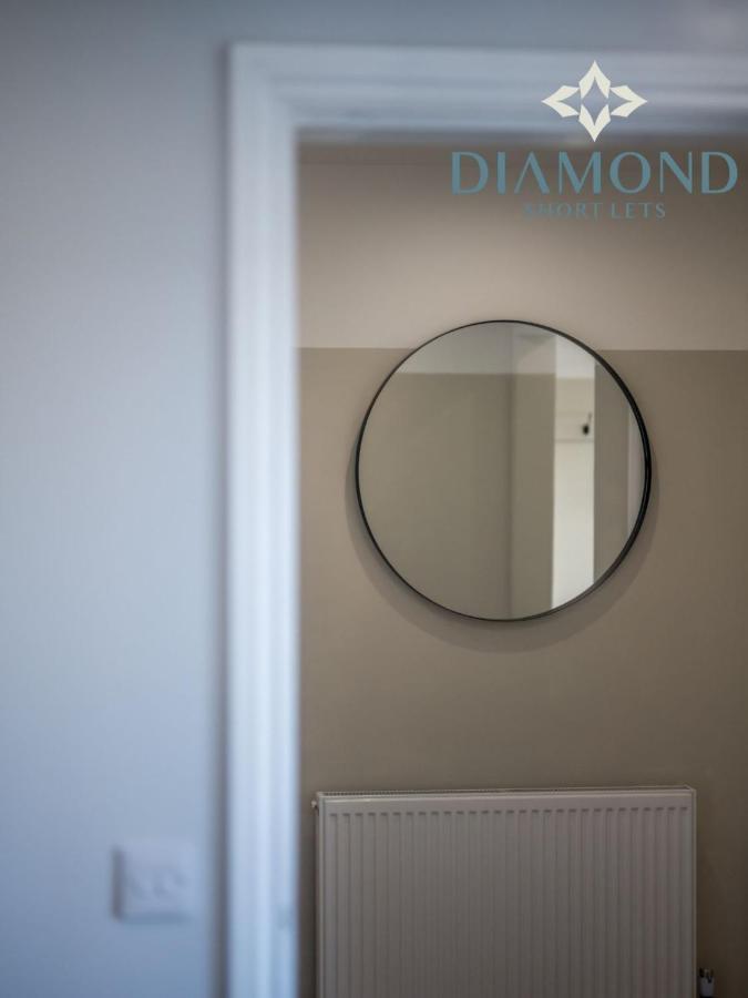 Brand New Luxury 3 Bedroom 2 Bathrooms With Patio With Secure Parking Holiday home *