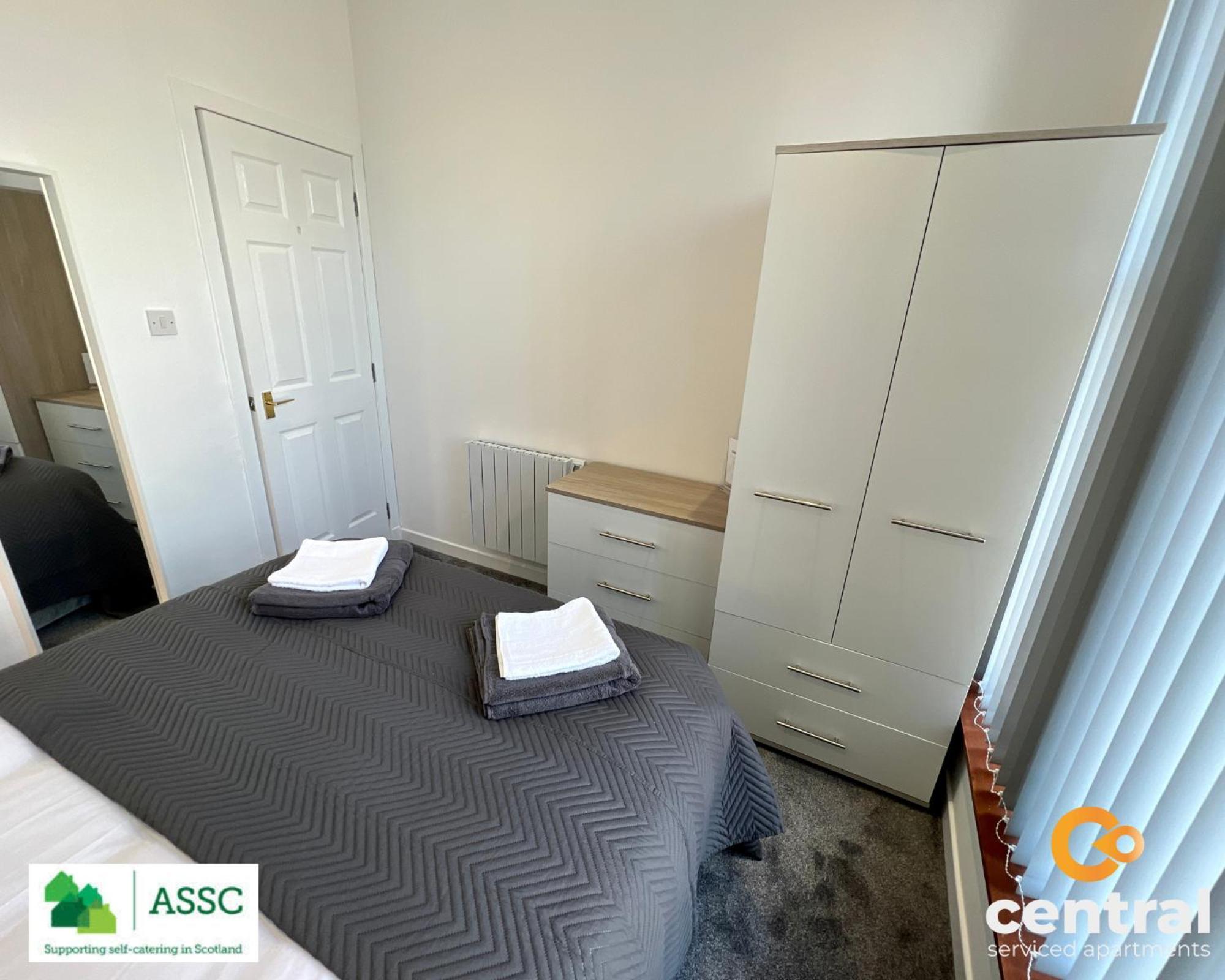 Waterfront Apartment: Cozy Long-stay Near Transit