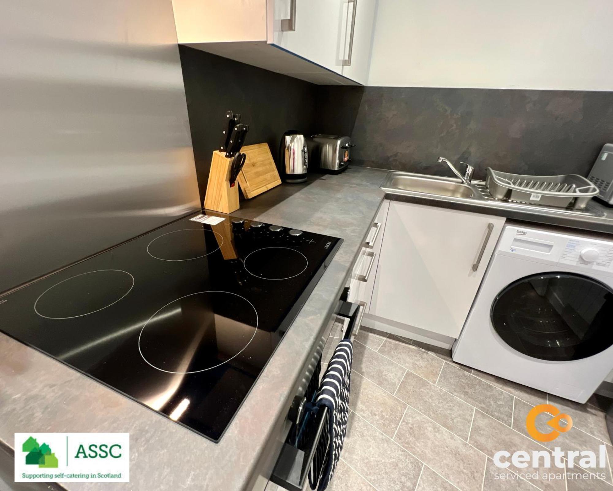Waterfront Apartment: Cozy Long-stay Near Transit * Dundee
