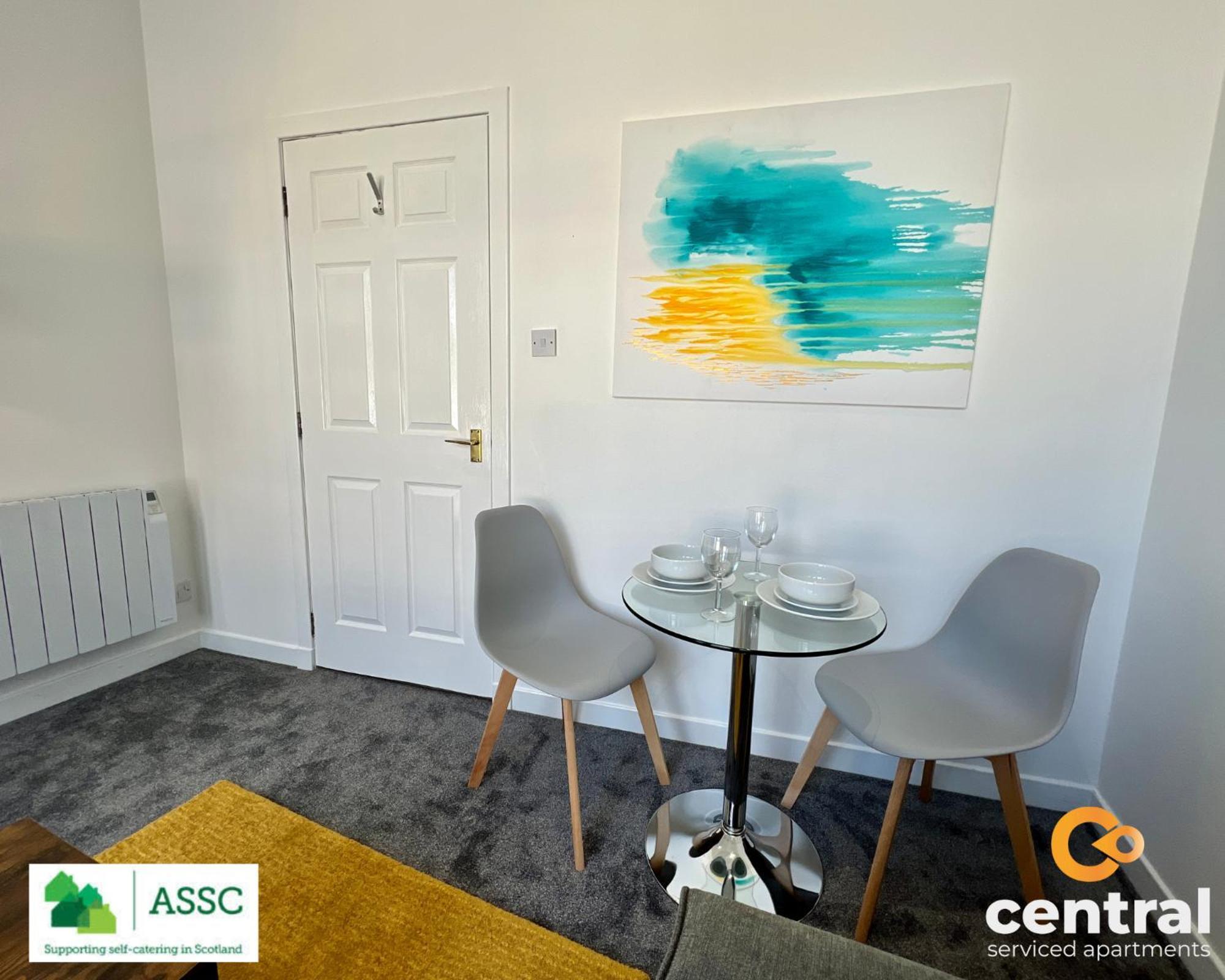 Waterfront Apartment: Cozy Long-stay Near Transit Apartment *