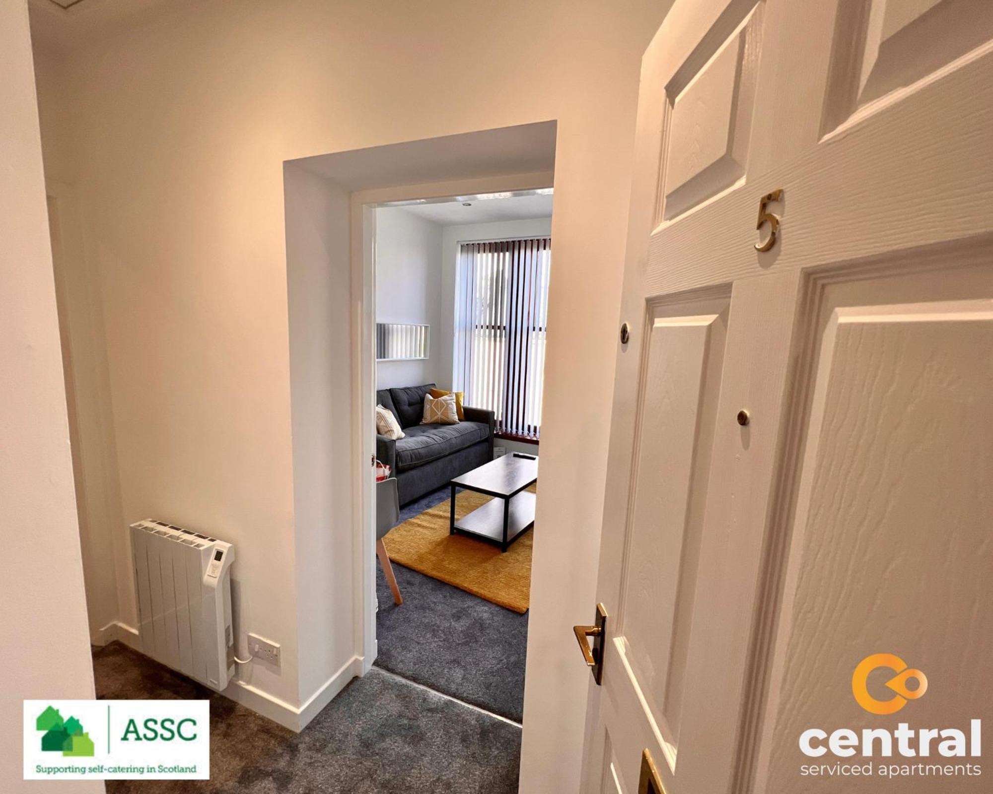 Waterfront Apartment: Cozy Long-stay Near Transit * Dundee