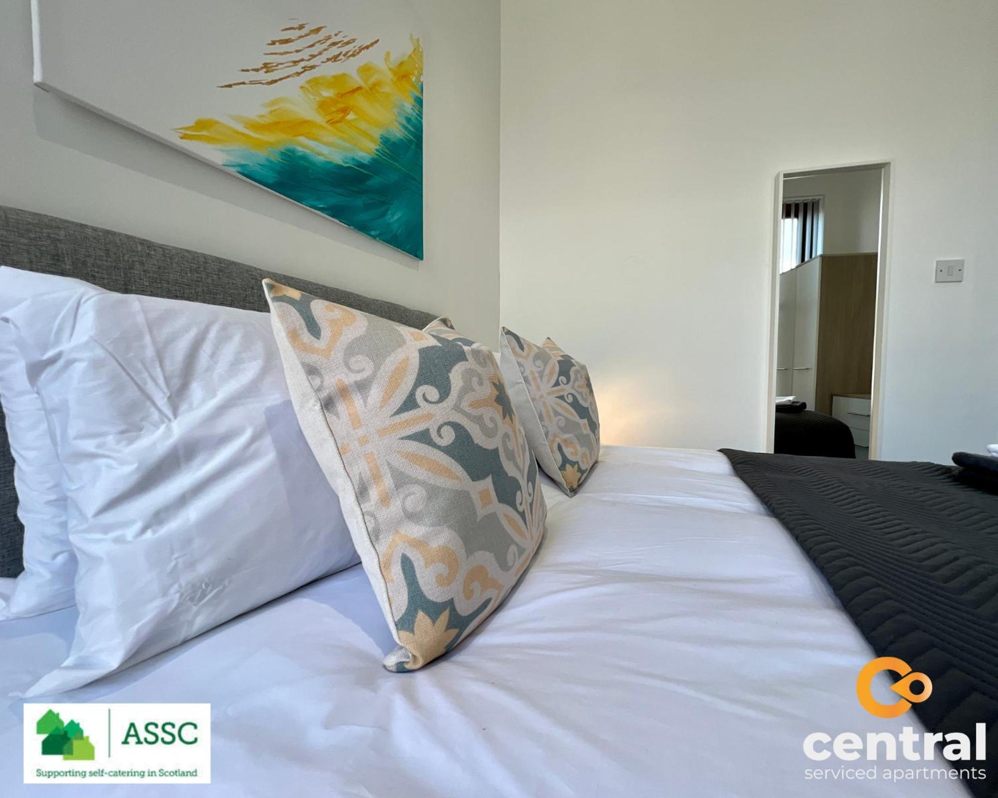 Waterfront Apartment: Cozy Long-stay Near Transit *