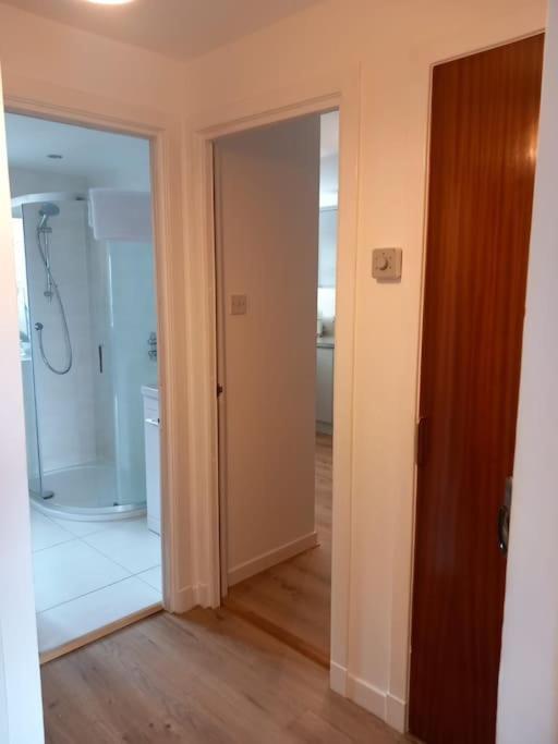 Lovely 2 Bed Flat-great Location *