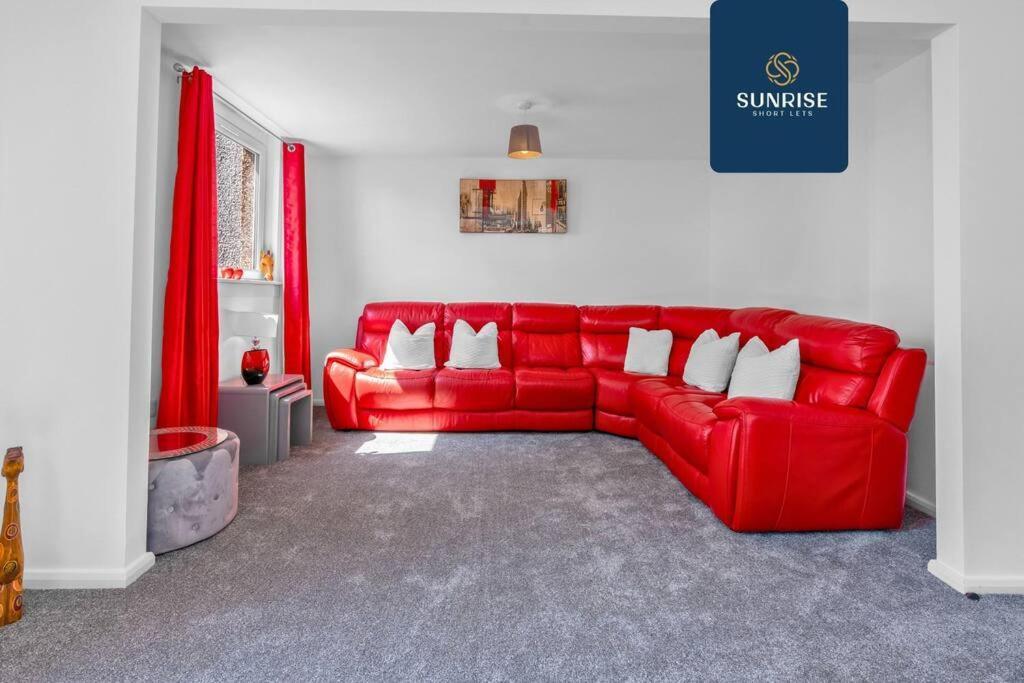 Springhill Townhouse, 3 Bedrooms, 2 Kings, 1 Single, Great Views, Newly Refurbished, Free Parking, Free Wifi, River View, Dock, Eden Views, Price Match Gaurantee By Sunrise Short Lets Dundee Holiday home Dundee