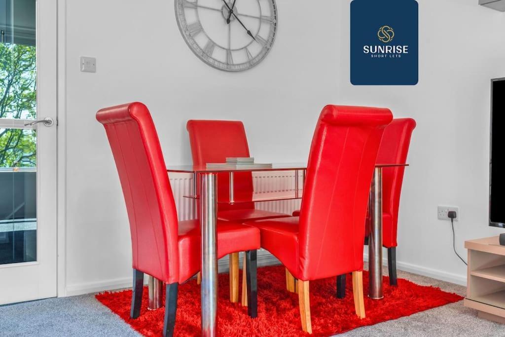Springhill Townhouse, 3 Bedrooms, 2 Kings, 1 Single, Great Views, Newly Refurbished, Free Parking, Free Wifi, River View, Dock, Eden Views, Price Match Gaurantee By Sunrise Short Lets Dundee