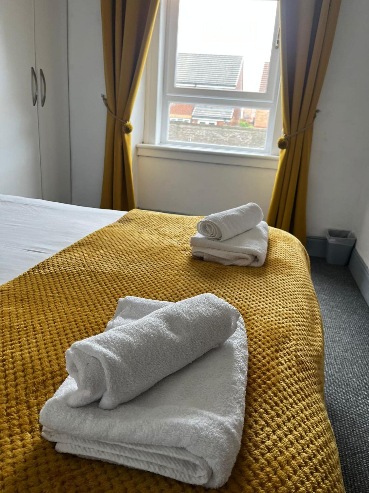 Football Stadium - 2 Bedrooms - Large Tv's In - Smart Light - Wifi - Street Parking - *