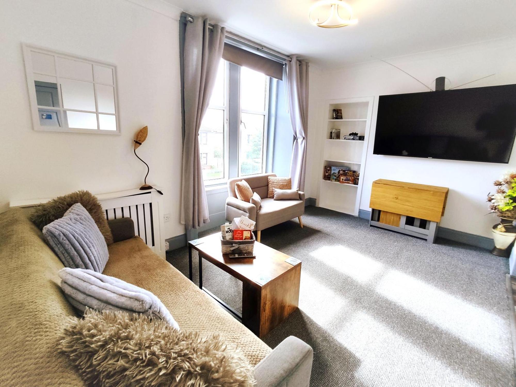Football Stadium - 2 Bedrooms - Large Tv's In - Smart Light - Wifi - Street Parking - Dundee