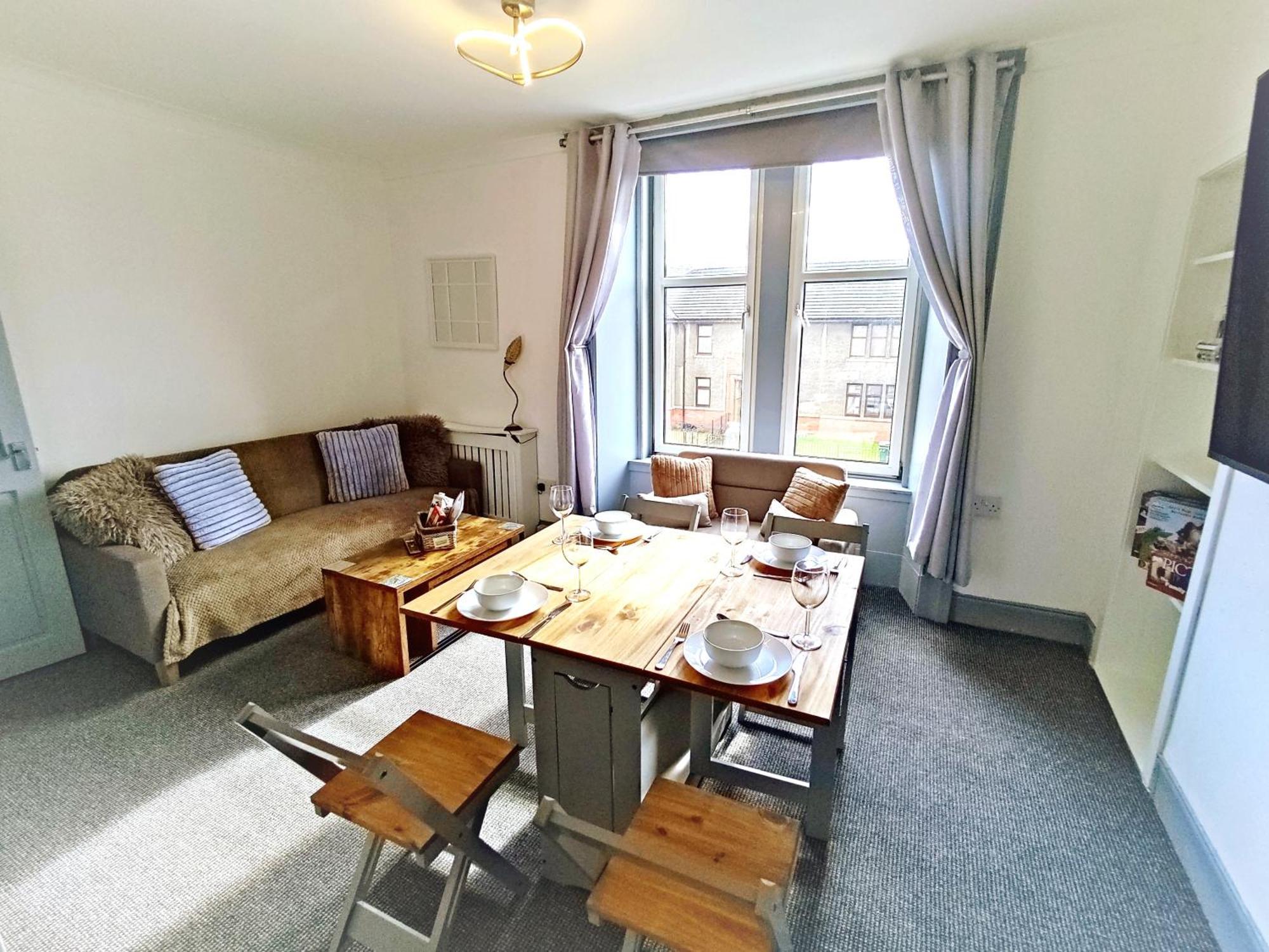 Football Stadium - 2 Bedrooms - Large Tv's In - Smart Light - Wifi - Street Parking - Dundee