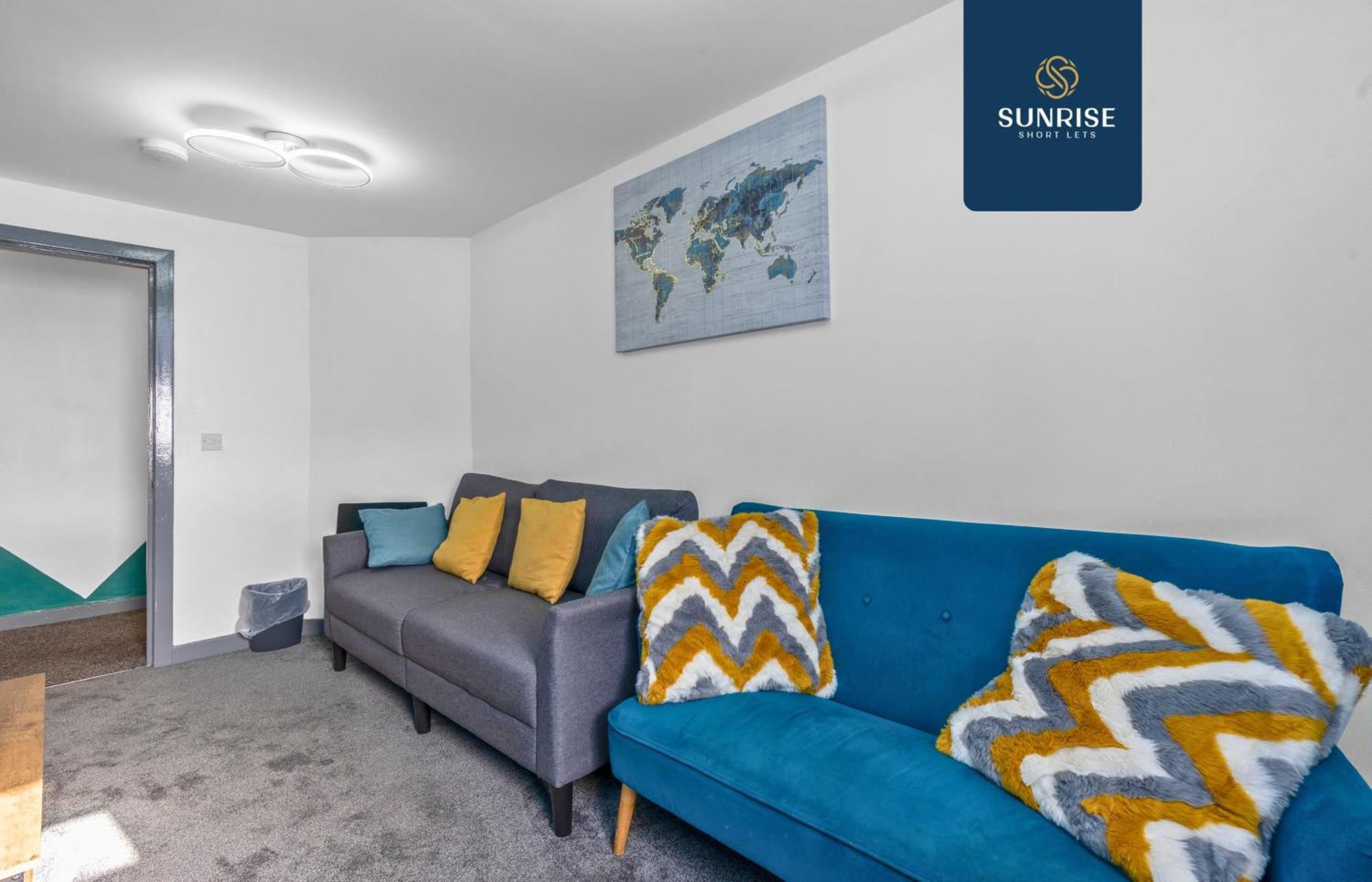 Law 4, Private Parking Lot, Free Wifi, Fully Equipped, 2 Bathrooms, 3 Bedrooms, 6 Beds, Newly Renovated, Mid And Long Term Stays Only And Price Match Gaurantee By Sunrise Short Lets Apartment Dundee