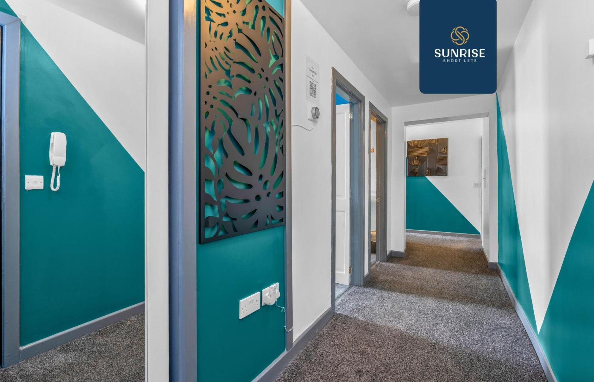 Law 4, Private Parking Lot, Free Wifi, Fully Equipped, 2 Bathrooms, 3 Bedrooms, 6 Beds, Newly Renovated, Mid And Long Term Stays Only And Price Match Gaurantee By Sunrise Short Lets * Dundee