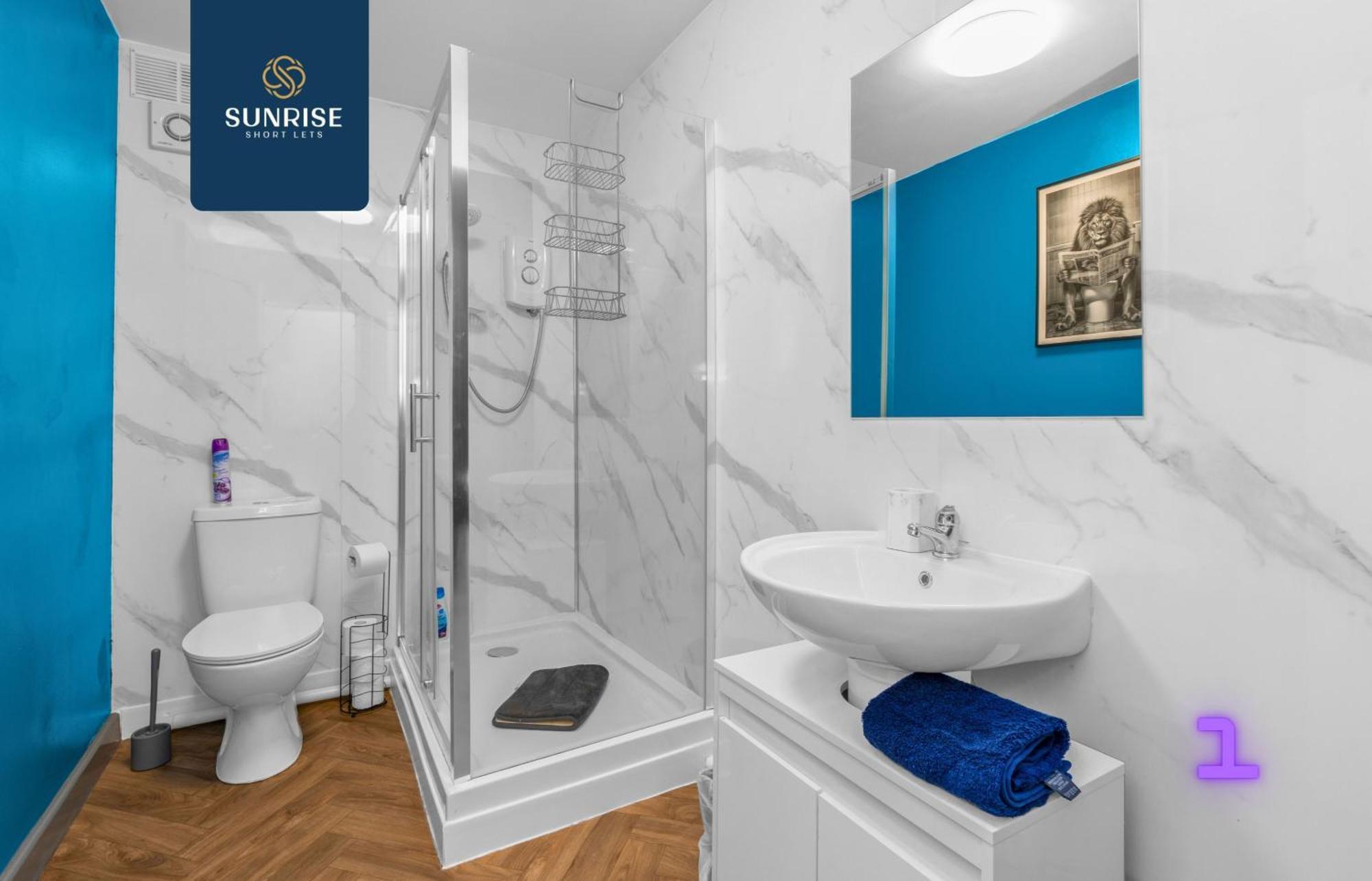 Law 4, Private Parking Lot, Free Wifi, Fully Equipped, 2 Bathrooms, 3 Bedrooms, 6 Beds, Newly Renovated, Mid And Long Term Stays Only And Price Match Gaurantee By Sunrise Short Lets * Dundee