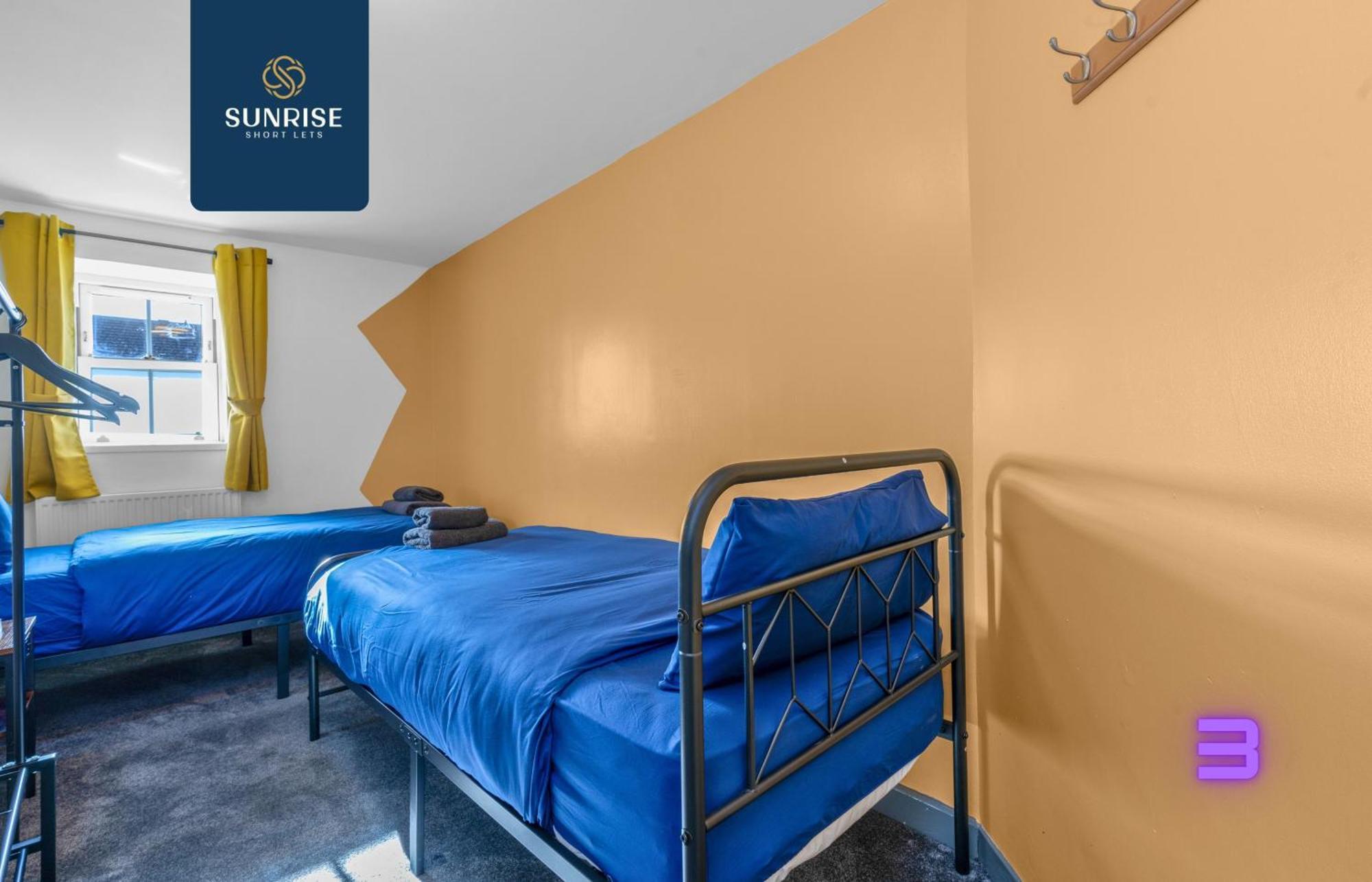 Law 4, Private Parking Lot, Free Wifi, Fully Equipped, 2 Bathrooms, 3 Bedrooms, 6 Beds, Newly Renovated, Mid And Long Term Stays Only And Price Match Gaurantee By Sunrise Short Lets Apartment Dundee