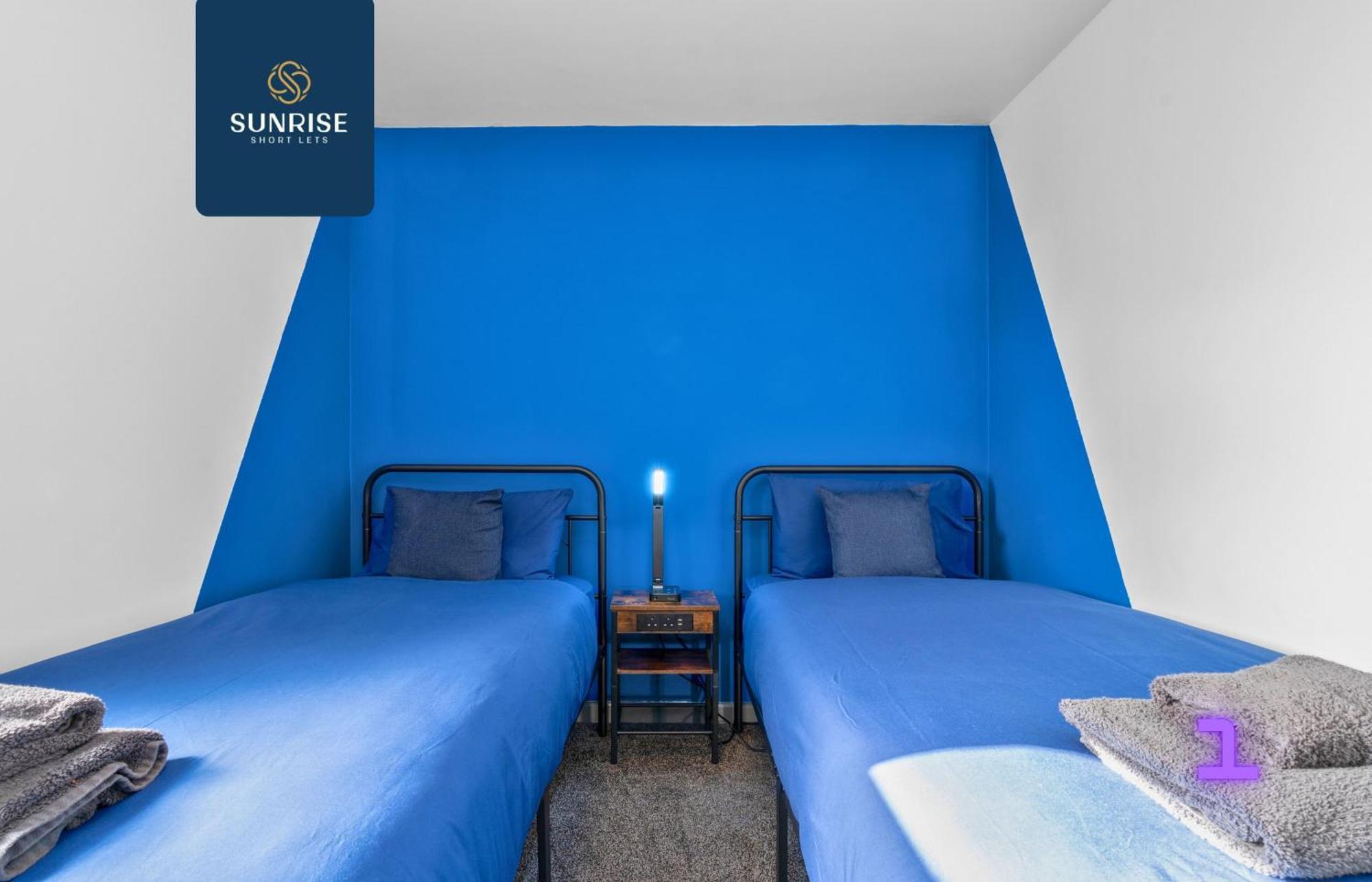 Apartment Law 4, Private Parking Lot, Free Wifi, Fully Equipped, 2 Bathrooms, 3 Bedrooms, 6 Beds, Newly Renovated, Mid And Long Term Stays Only And Price Match Gaurantee By Sunrise Short Lets Dundee