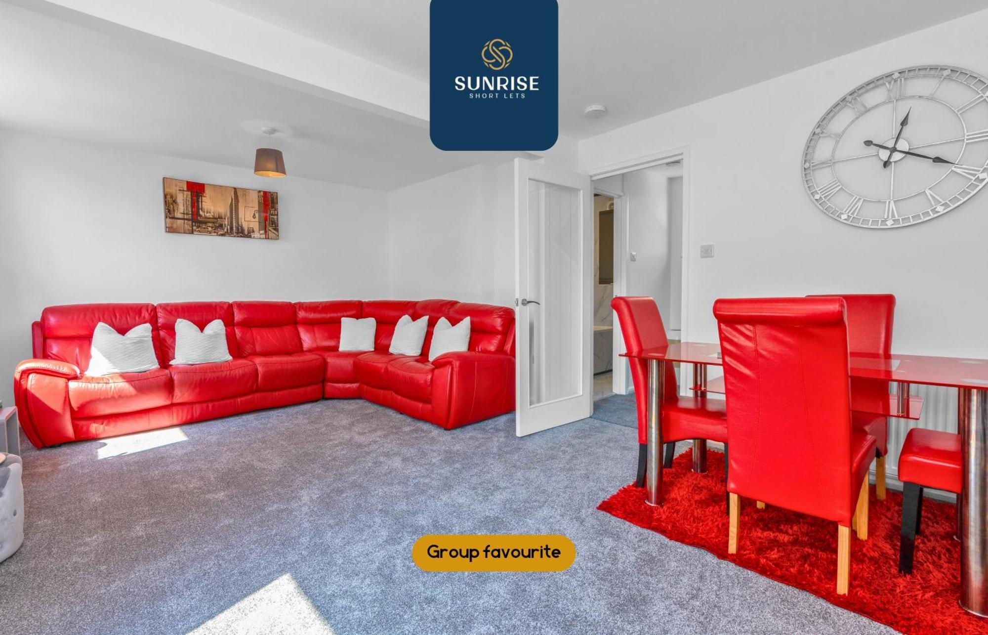 Holiday home Springhill Townhouse, 3 Bedrooms, 2 Kings, 1 Single, Great Views, Newly Refurbished, Free Parking, Free Wifi, River View, Dock, Eden Views, Price Match Gaurantee By Sunrise Short Lets Dundee *
