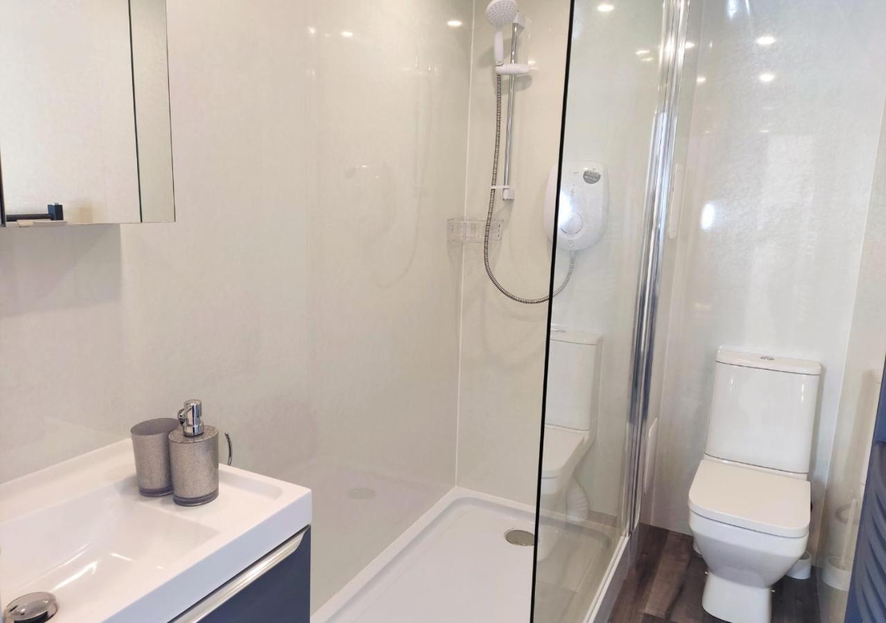Football Stadium - 2 Bedrooms - Large Tv's In - Smart Light - Wifi - Street Parking - Apartment Dundee