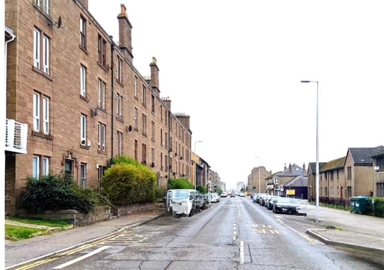 Apartment Football Stadium - 2 Bedrooms - Large Tv's In - Smart Light - Wifi - Street Parking - Dundee