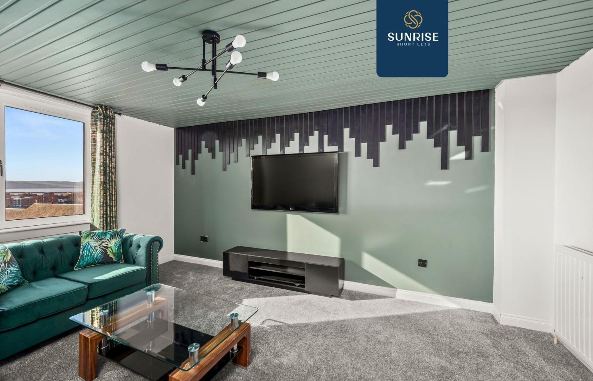 Baffin Townhouse - 3 Bedrooms With 4 Beds, Newly Refurbished, Fully Equipped, Free Parking, Amazing Views - Long Stays Available, Invoice And Reduced Price Only Via Sunrise Short Lets Dundee Holiday home