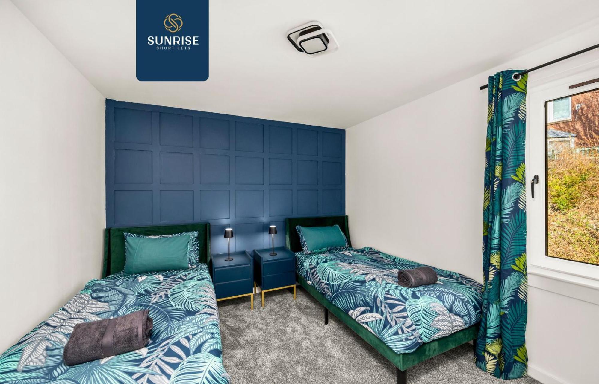 Holiday home Baffin Townhouse - 3 Bedrooms With 4 Beds, Newly Refurbished, Fully Equipped, Free Parking, Amazing Views - Long Stays Available, Invoice And Reduced Price Only Via Sunrise Short Lets Dundee