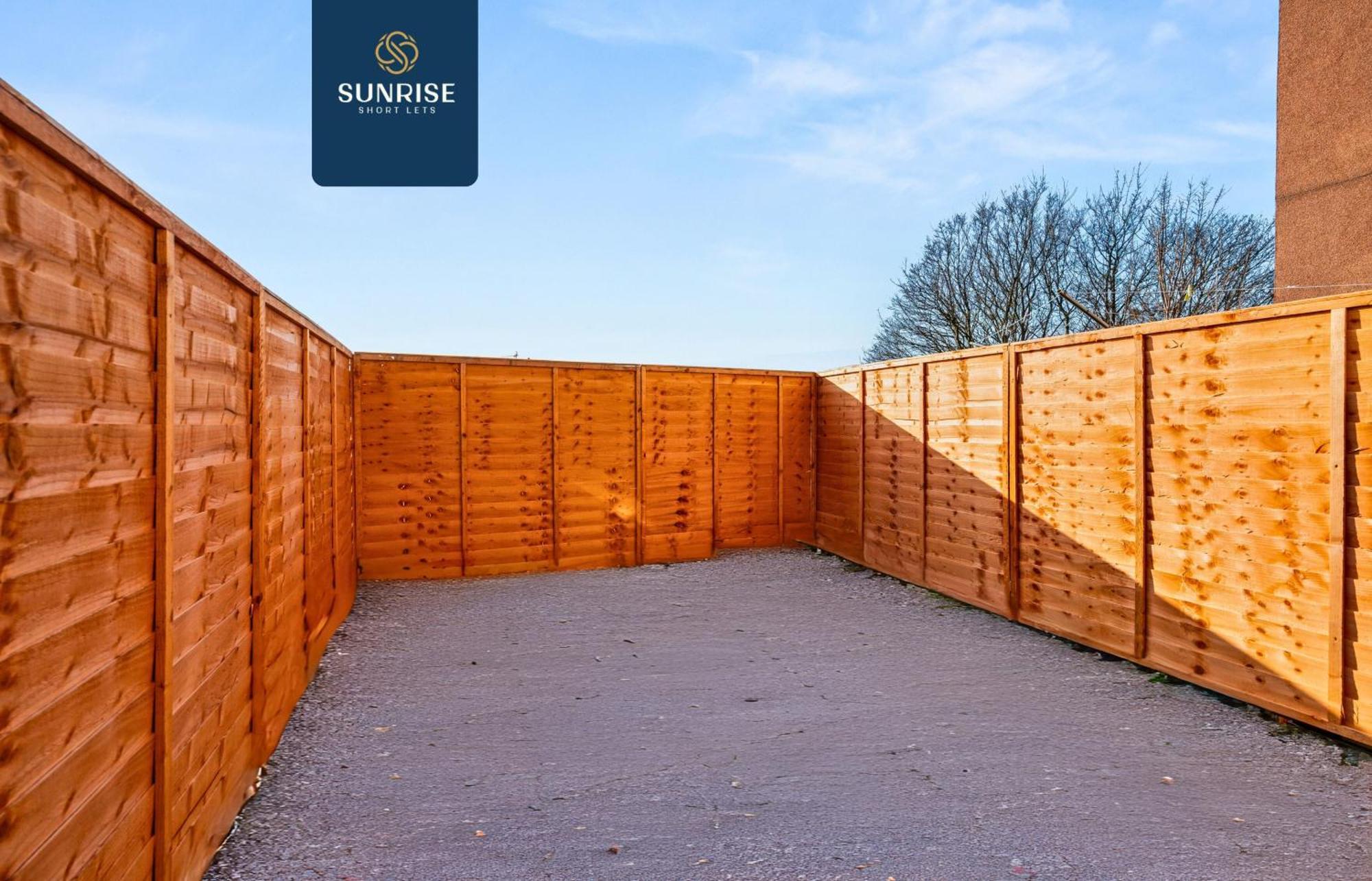 Baffin Townhouse - 3 Bedrooms With 4 Beds, Newly Refurbished, Fully Equipped, Free Parking, Amazing Views - Long Stays Available, Invoice And Reduced Price Only Via Sunrise Short Lets Dundee Holiday home Dundee