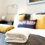 Cordis Apartment