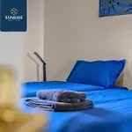 Muirton House 2 - Sleeps 8 Has 4 Twin Bedrooms With 4 Car Driveway, 2 Bathrooms, Smart Tv, Fully Equipped Kitchen, Large Dining And Living Space, Rear Garden, Free Wifi, Long Stays Welcome, Price Match Gaurantee By Sunrise Short Lets
