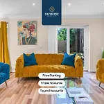 Muirton House, 4 Bed House, 4 Car Driveway, 2 Bathrooms, Smart Tvs In Every Room, Fully Equipped Kitchen, Large Dining And Living Space, Rear Garden, Free Wifi, Mid To Long Stay Rates Available And Price Match Gaurantee By Sunrise Short Lets