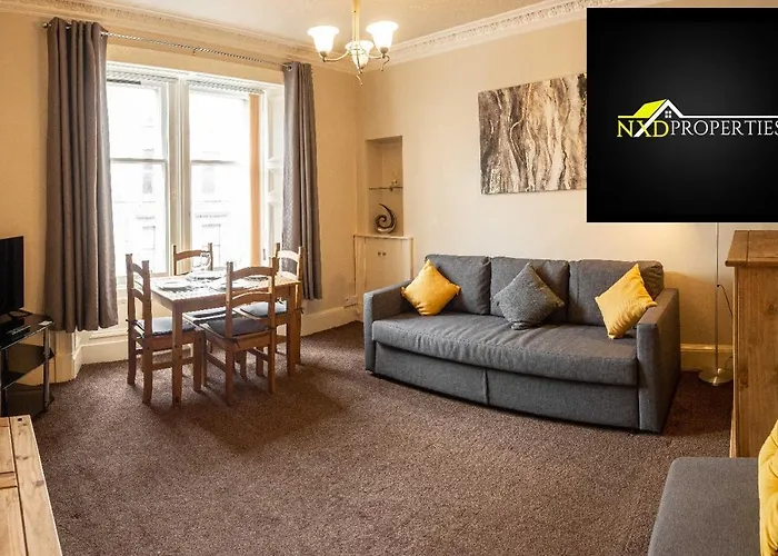 ☆ Central, Spacious Apartment Close To University☆