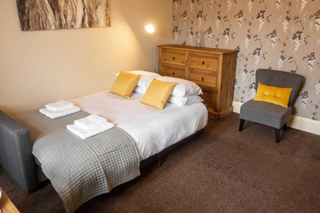 ☆ Central, Spacious Close To University☆ * Dundee
