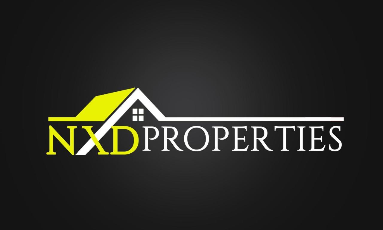 ☆ Central, Spacious Close To University☆ *