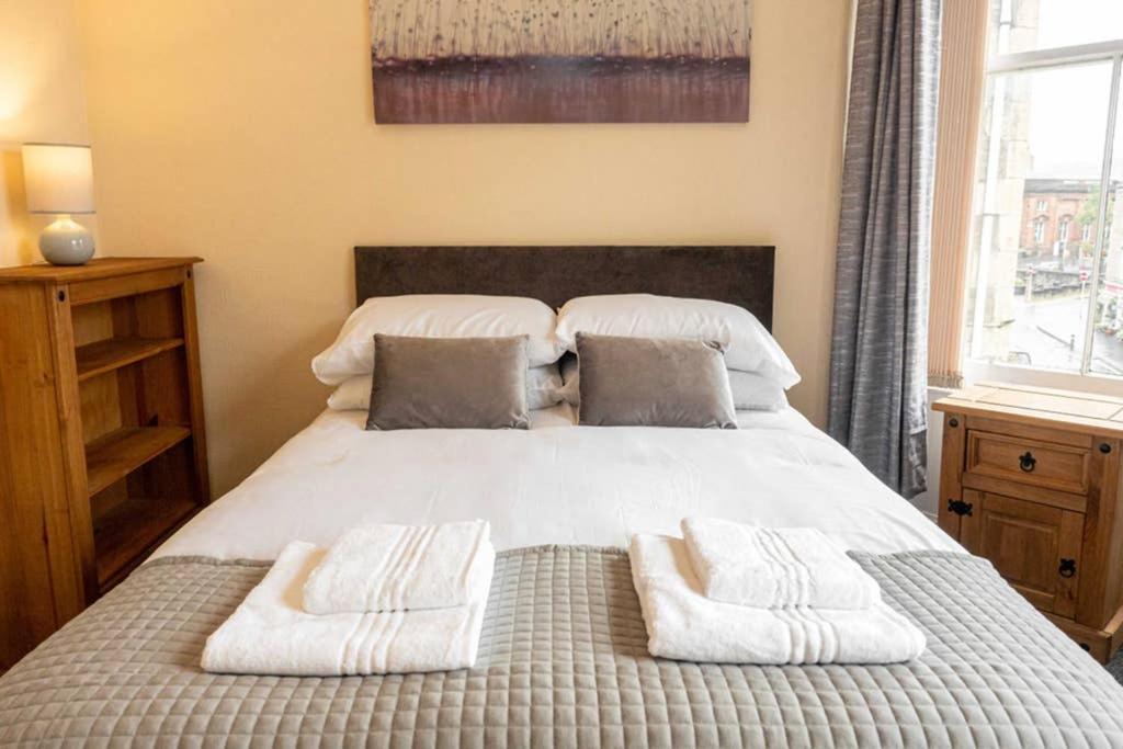 ☆ Central, Spacious Close To University☆ Apartment *