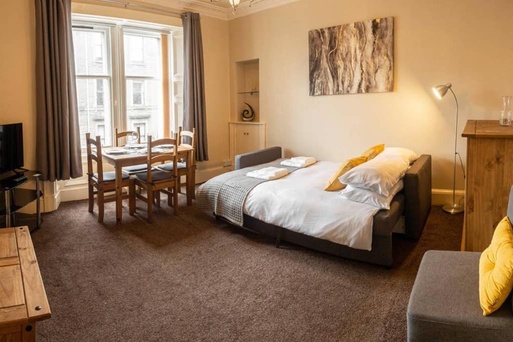 ☆ Central, Spacious Close To University☆ Dundee