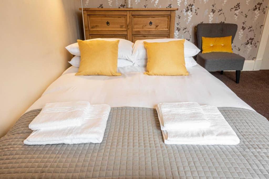 ☆ Central, Spacious Close To University☆ * Dundee