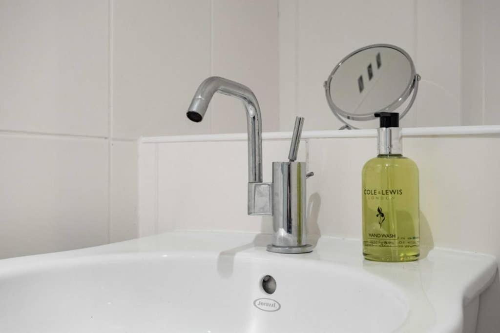 ☆ Central, Spacious Close To University☆ Apartment *