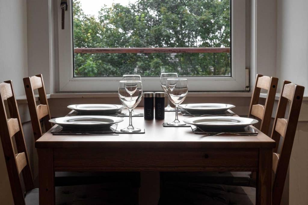 ☆bright Apartment, Near + Centre☆