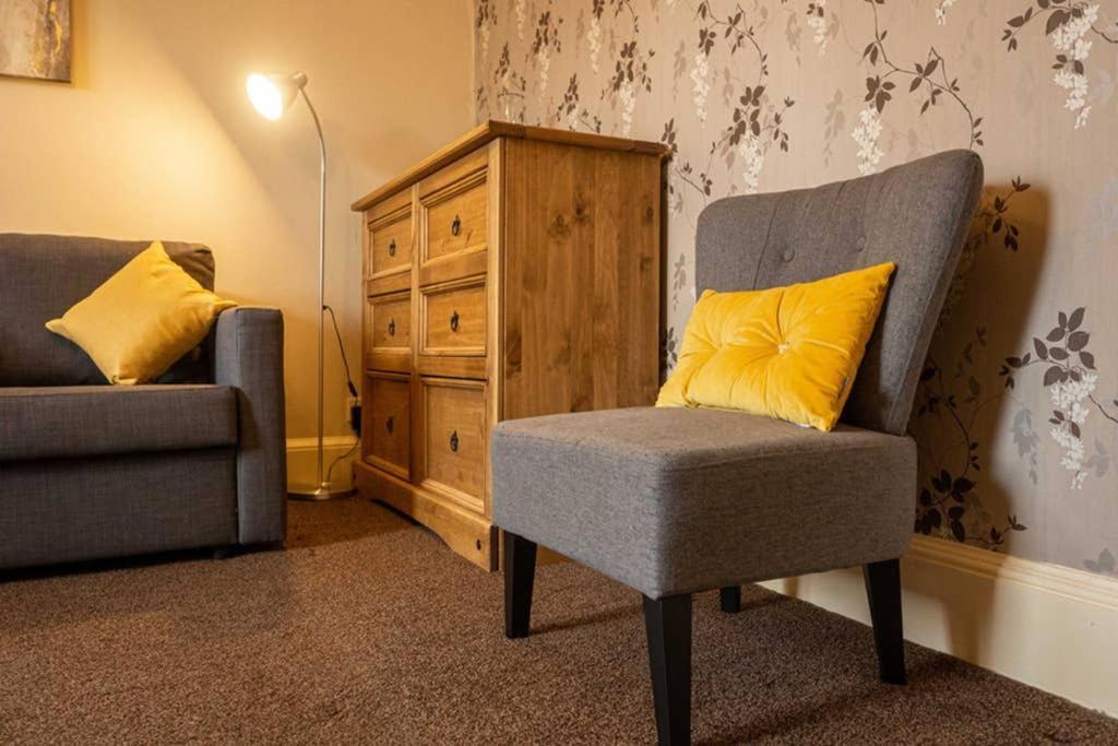 ☆ Central, Spacious Close To University☆ Apartment *