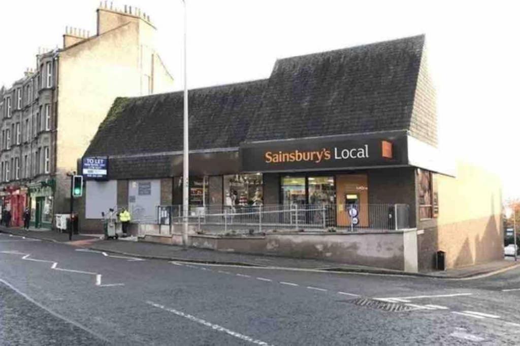 ☆ Central, Spacious Close To University☆ * Dundee