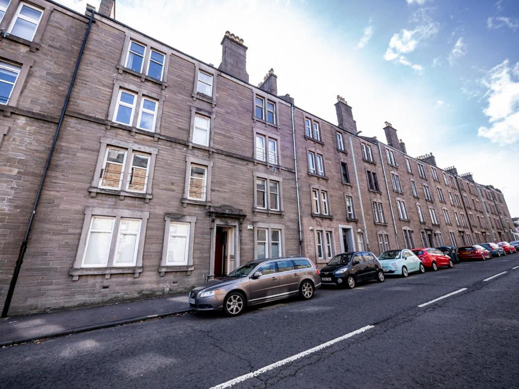 New Superhost Listing: Bright Flat Nr. Apartamento Dundee