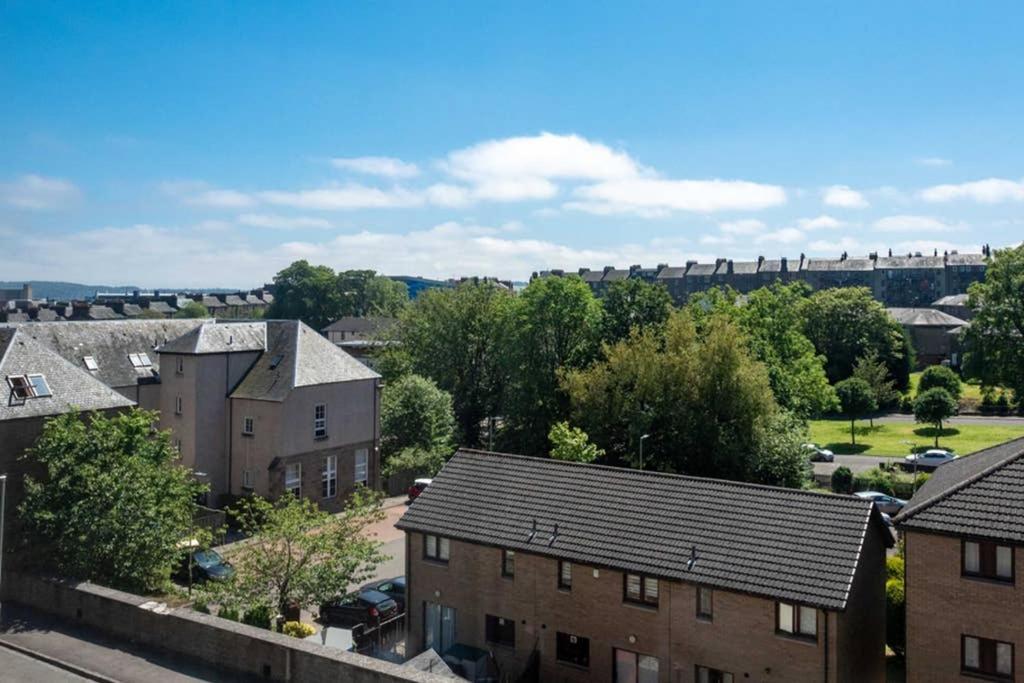 ☆ Bright, 2 Bedroom West End ☆ Apartment