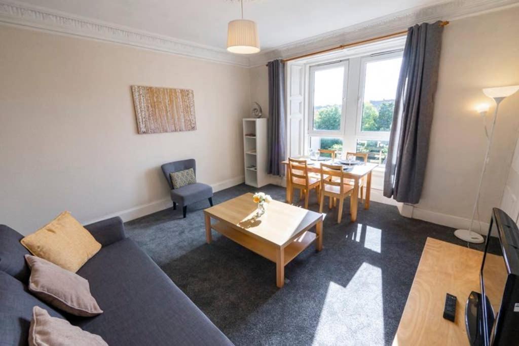 Apartment ☆ Bright, 2 Bedroom West End ☆ Dundee