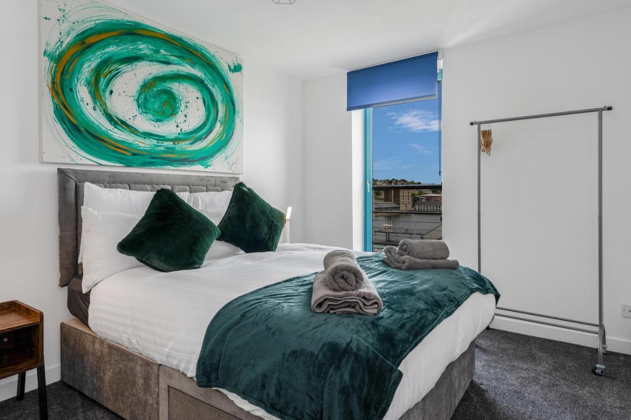 The Penthouse: Riverside Luxury With Views Apartment